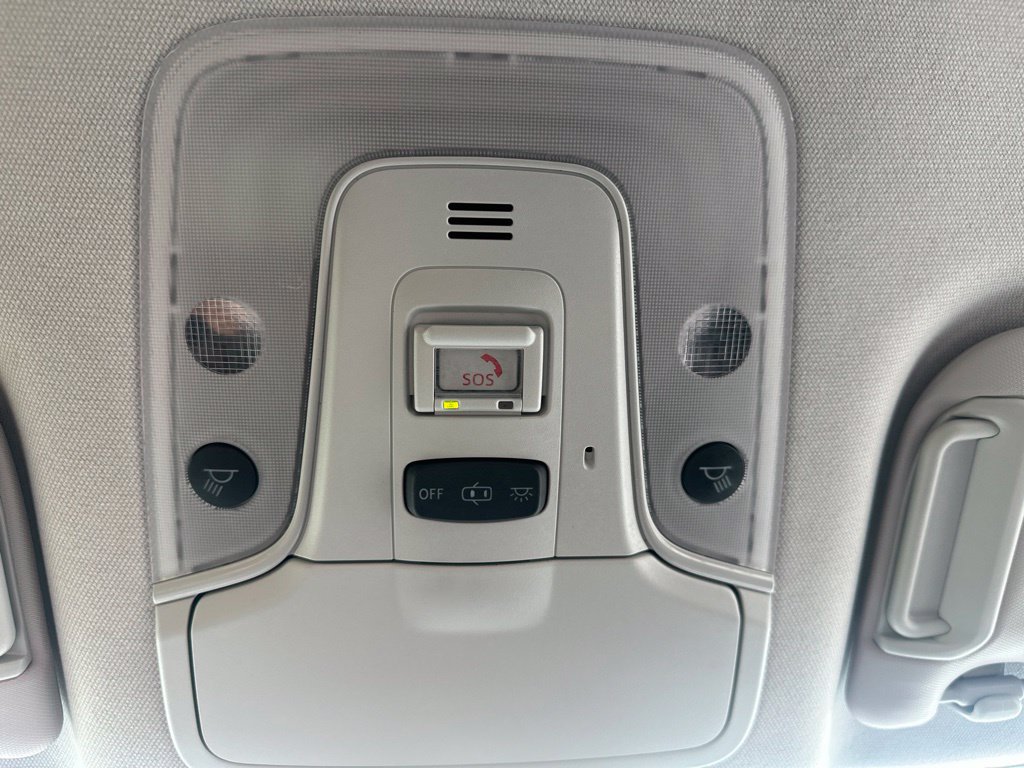 Used 2021 Toyota Prius L Eco FWD image 17