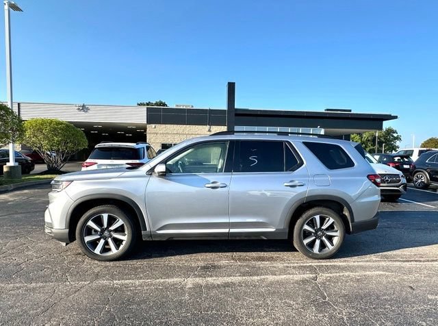Used 2025 Honda Pilot Touring image 5