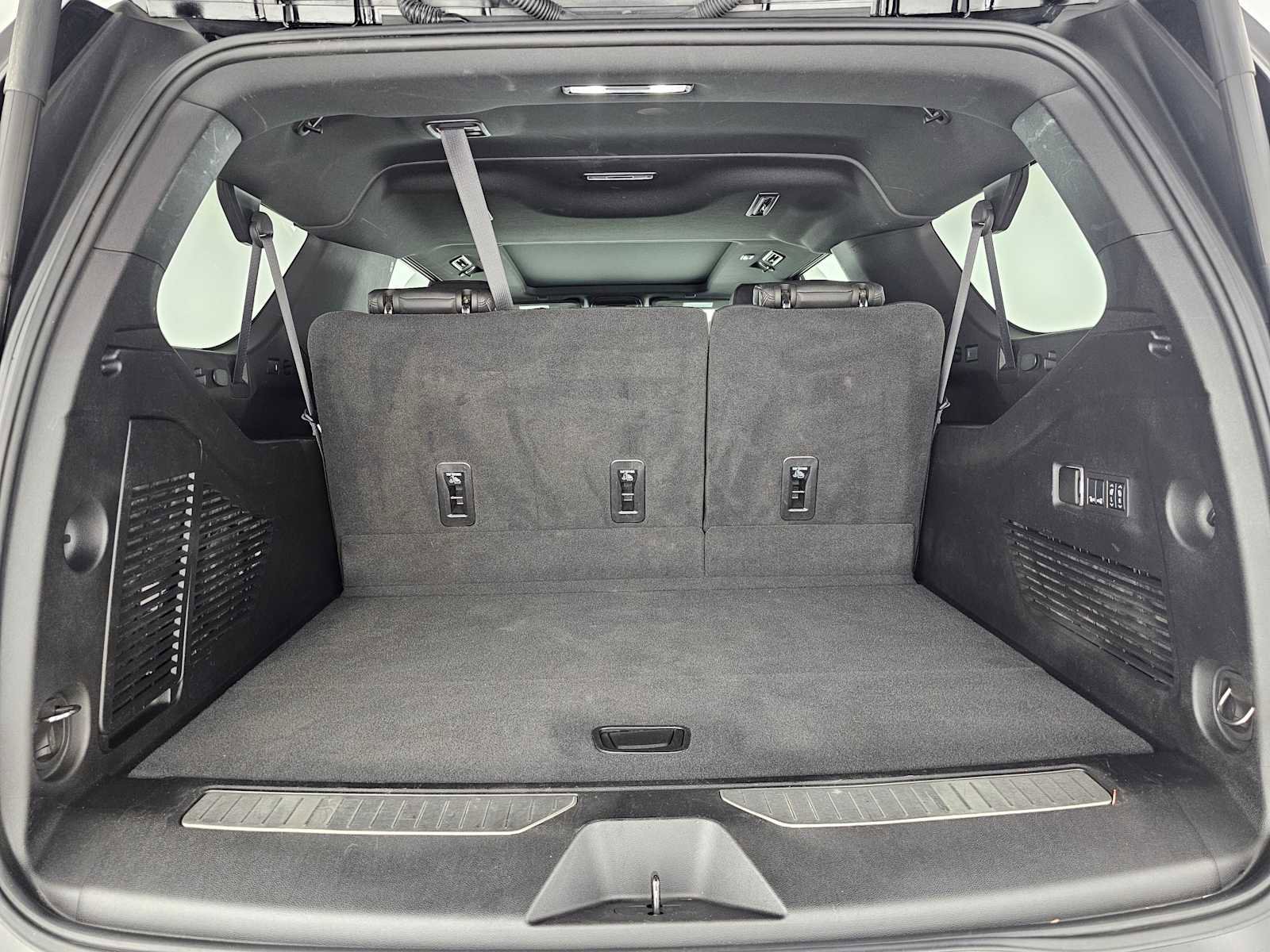 Used 2024 Chevrolet Suburban RST w/ Luxury Package image 15