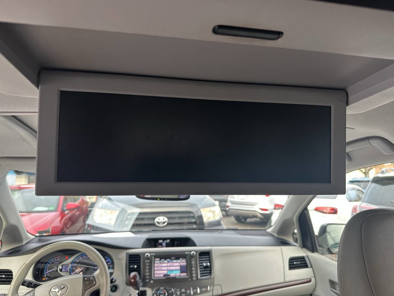 Used 2011 Toyota Sienna XLE image 17