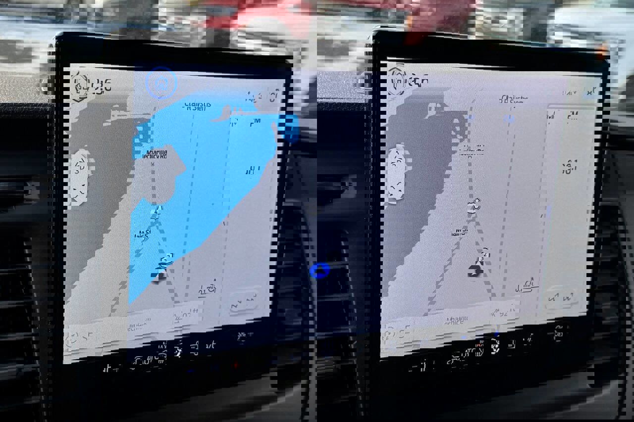 Used 2023 Ford E-Transit Low Roof image 27