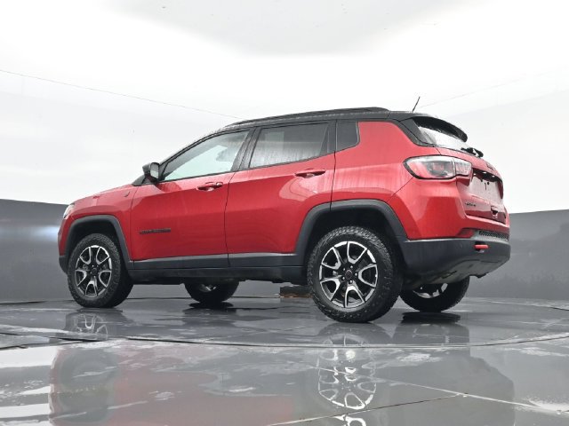 Used 2025 Jeep Compass Trailhawk AWD/4WD image 22