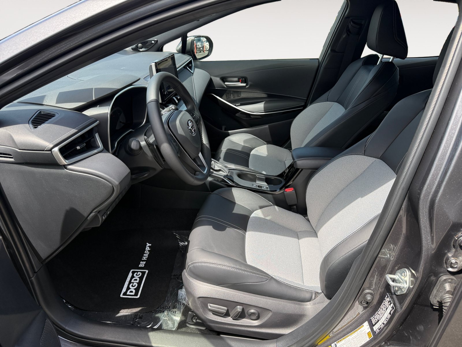 Used 2025 Toyota Corolla XSE FWD image 10