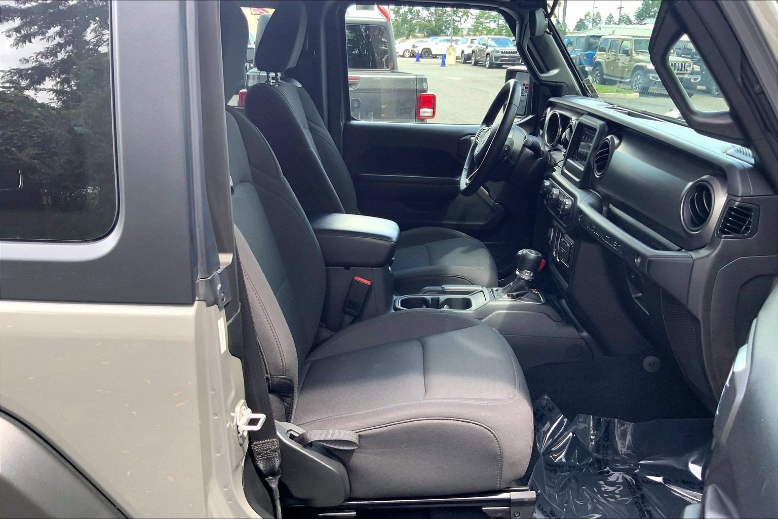 Certified 2022 Jeep Wrangler Sport AWD/4WD image 6