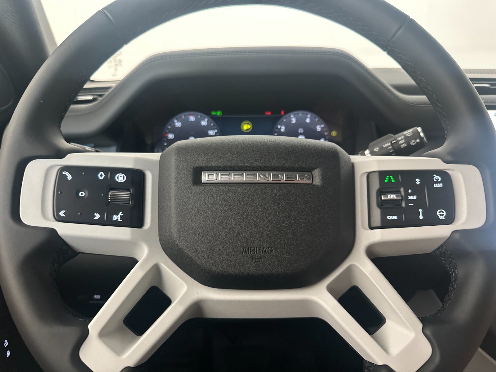New 2026 Land Rover Defender 130 X-Dynamic SE AWD/4WD image 22