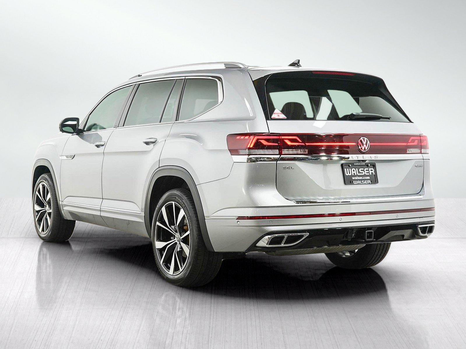 Used 2024 Volkswagen Atlas SEL Premium R-Line AWD/4WD image 3