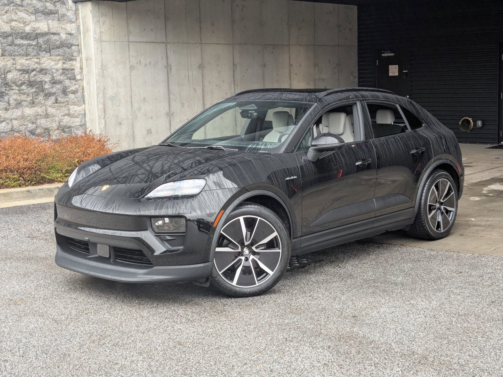 New 2026 Porsche Macan 4 Electric image 1