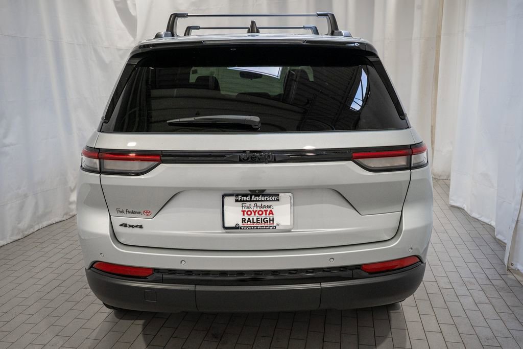 Used 2023 Jeep Grand Cherokee Altitude image 5