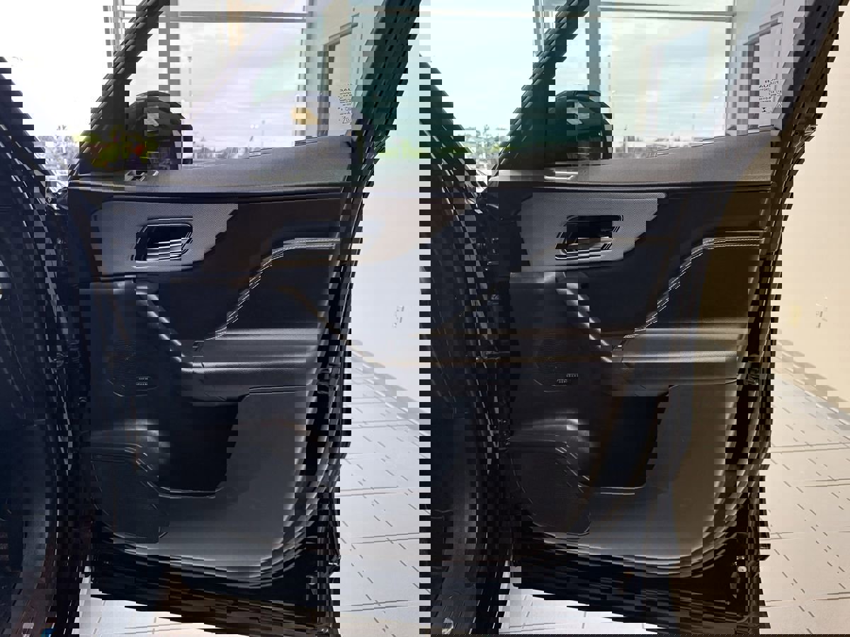 Used 2019 Jaguar F-PACE S image 14