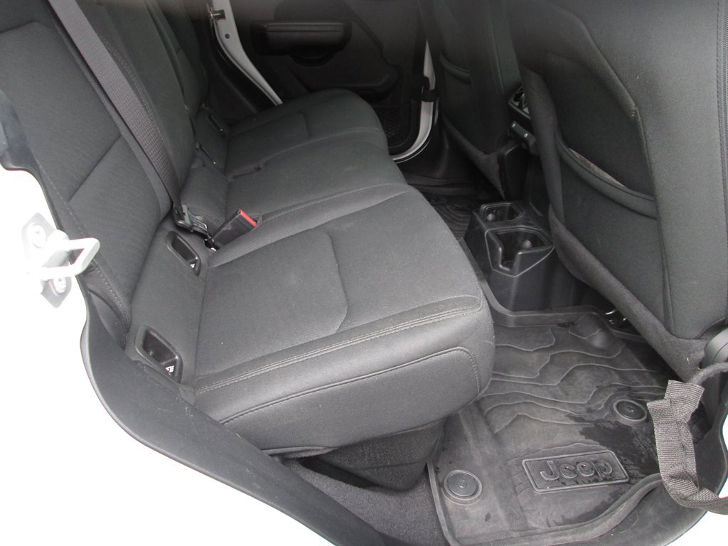 Used 2021 Jeep Gladiator Sport image 5