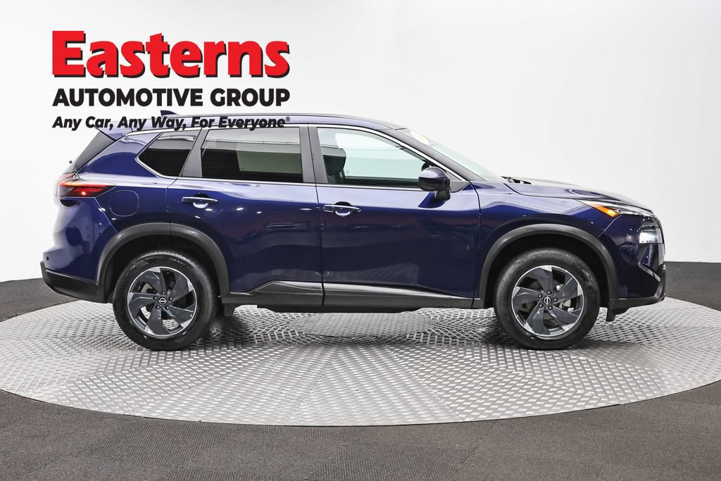Used 2024 Nissan Rogue SV AWD/4WD image 4