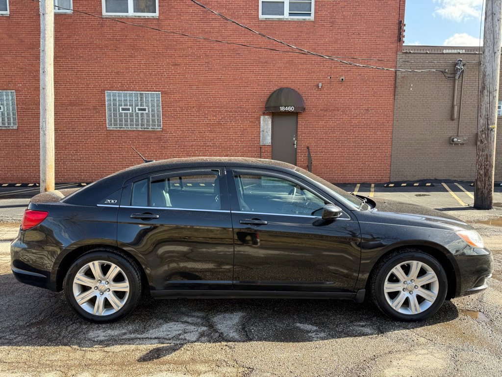 Used 2013 Chrysler 200 LX image 2