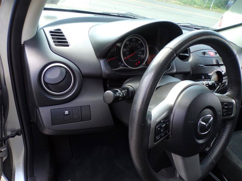 Used 2012 MAZDA MAZDA2 Touring FWD image 31