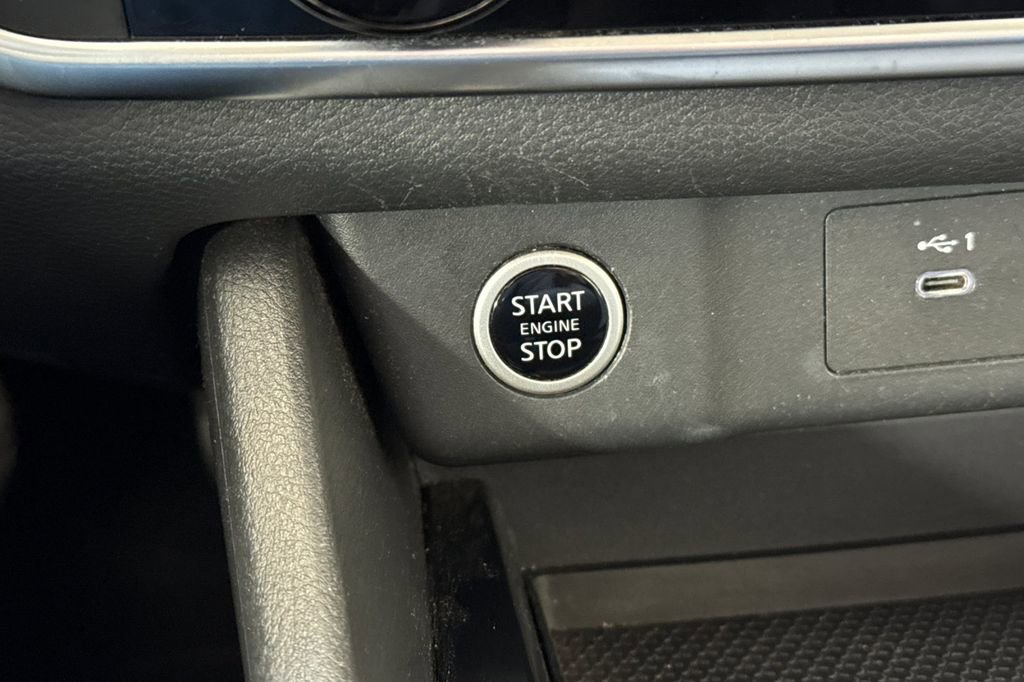 Used 2023 Nissan Rogue S image 30