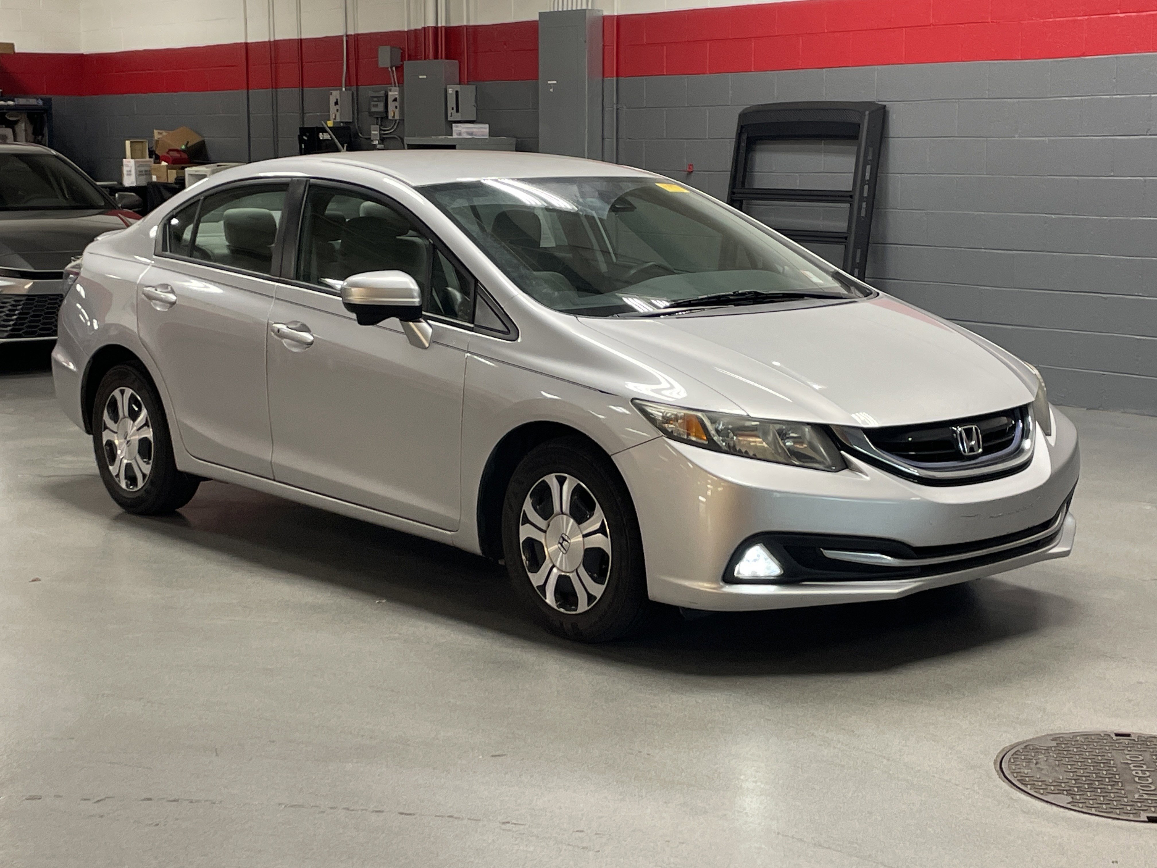Used 2015 Honda Civic Hybrid Sedan image 2