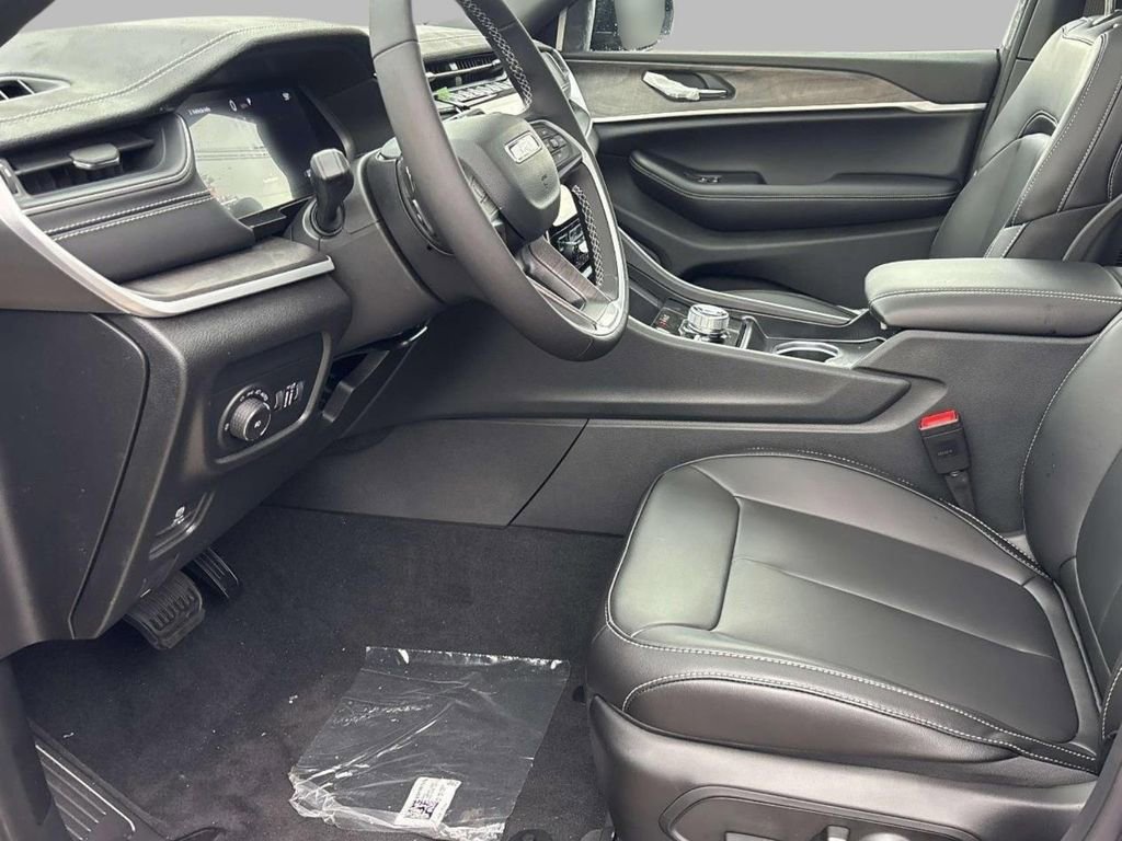New 2025 Jeep Grand Cherokee Limited w/ Black Appearance Package image 10