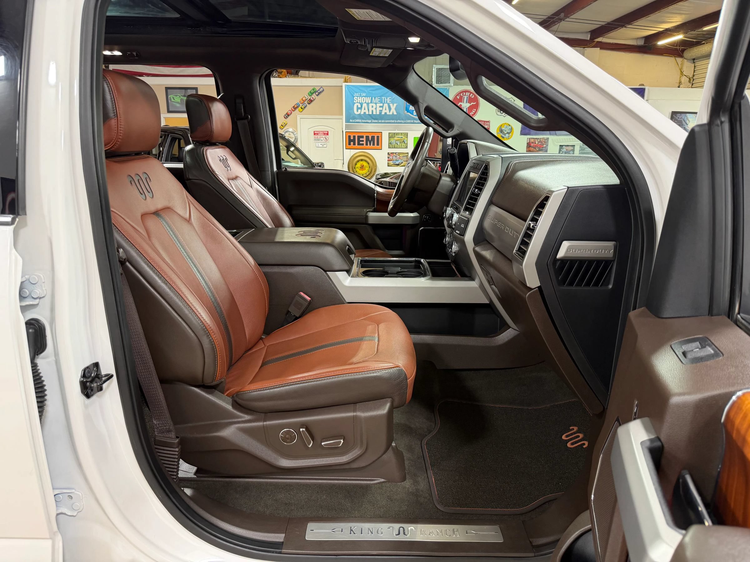 Used 2018 Ford F250 King Ranch w/ King Ranch Ultimate Package AWD/4WD image 22