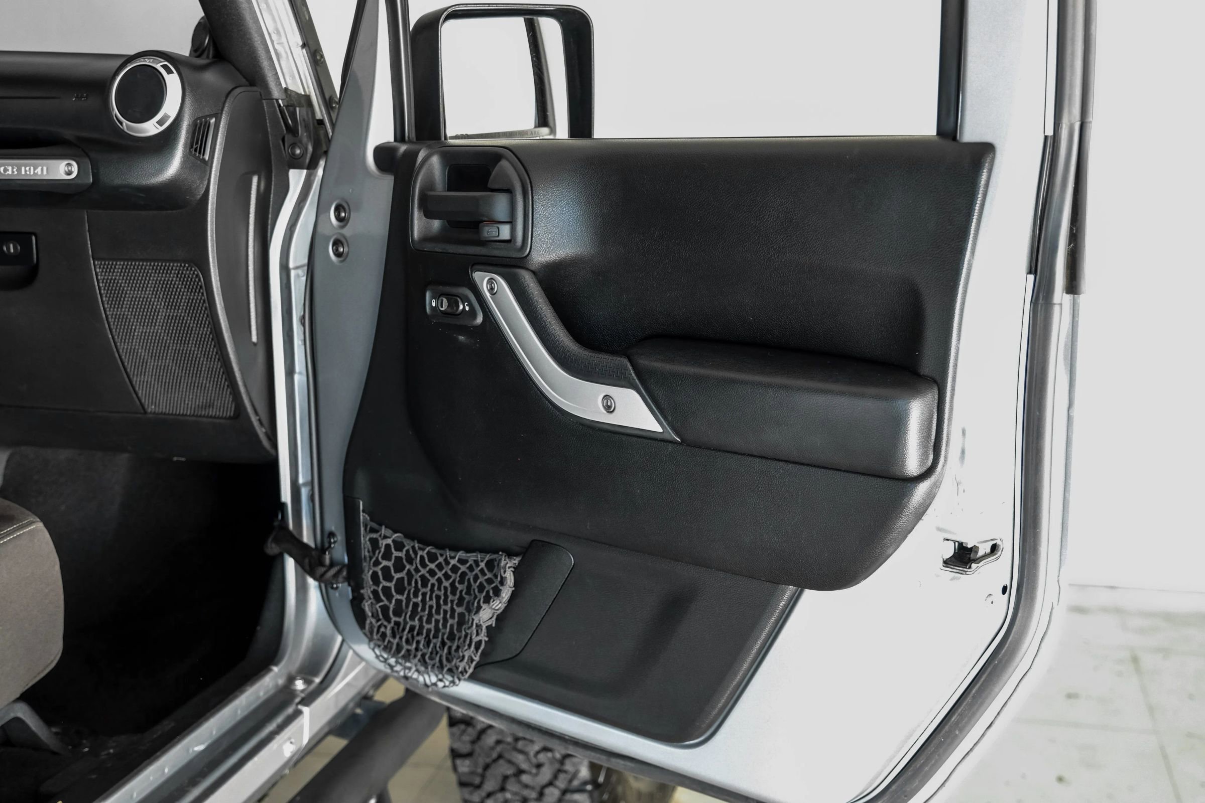 Used 2014 Jeep Wrangler Unlimited Rubicon w/ Max Tow Package image 39