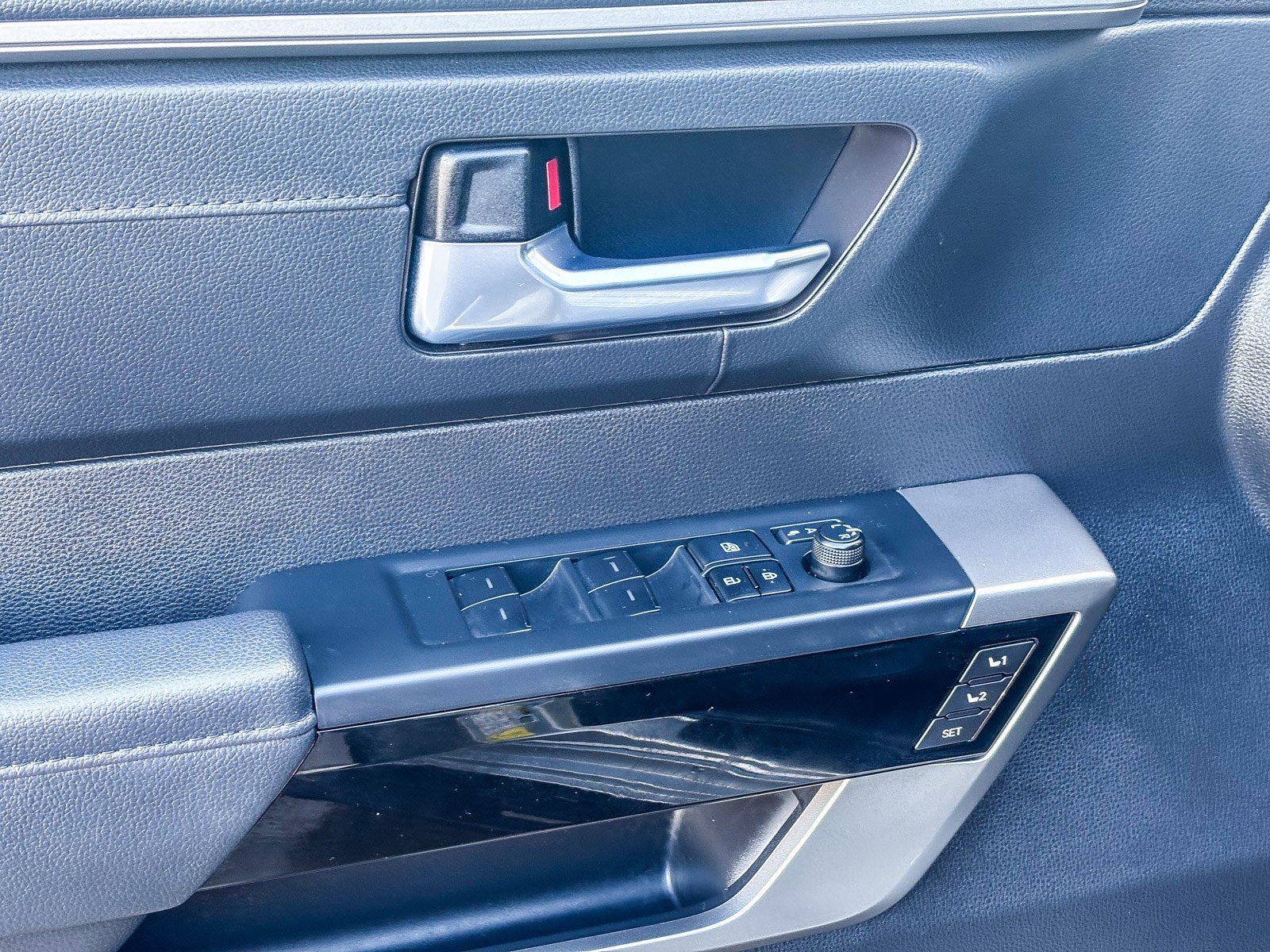 Certified 2025 Toyota Sequoia Limited w/ TRD Off-Road Package image 21