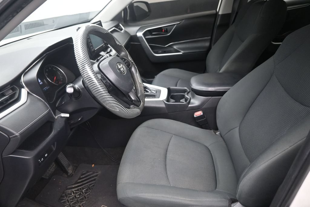 Used 2020 Toyota RAV4 LE FWD image 12