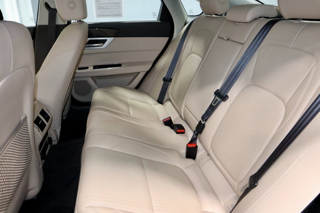 Used 2020 Jaguar XF Prestige image 21