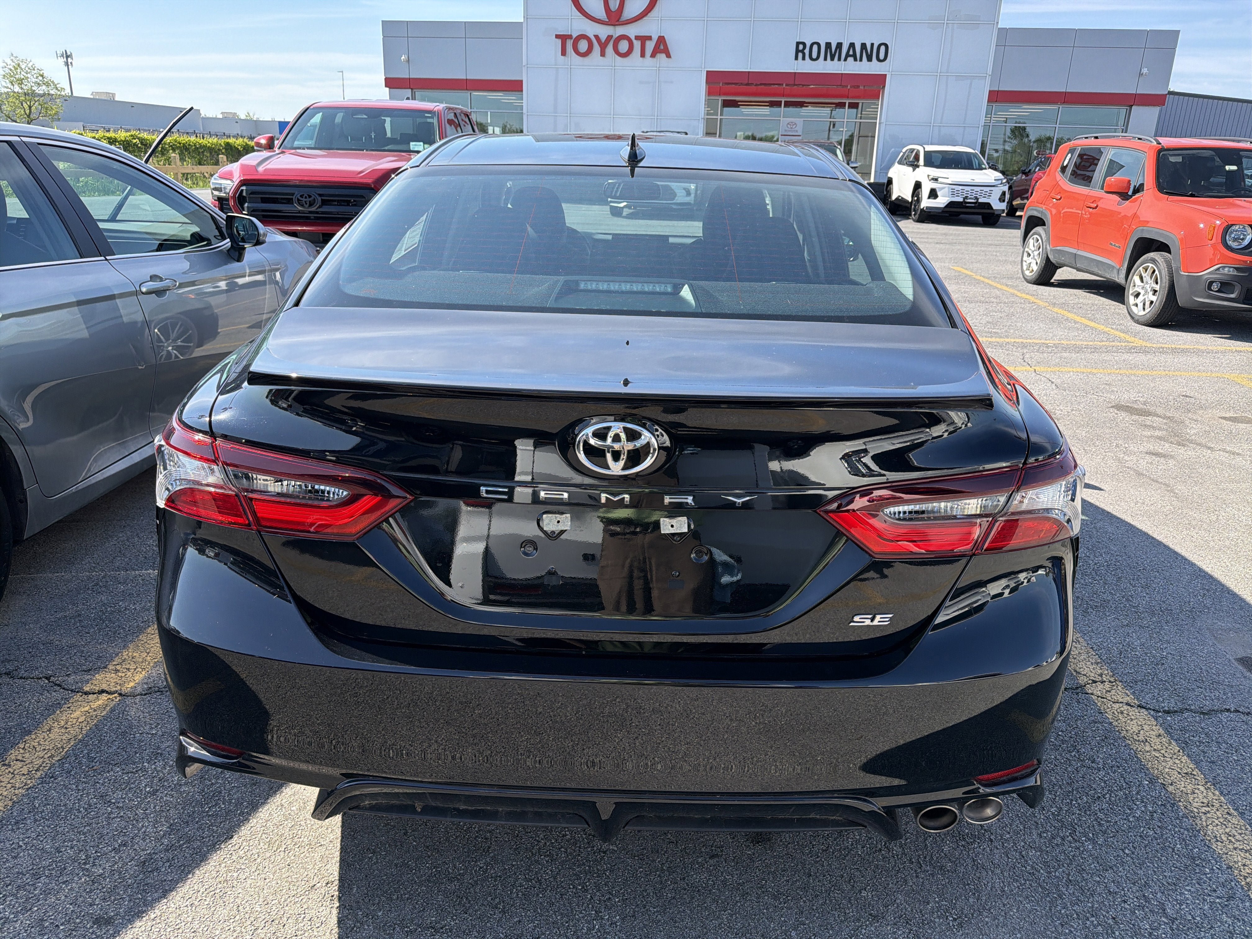 Used 2023 Toyota Camry SE w/ Cold Weather Package FWD image 6