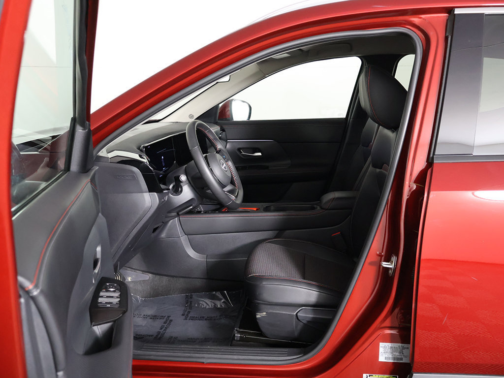 Used 2025 Nissan Kicks SR FWD image 28