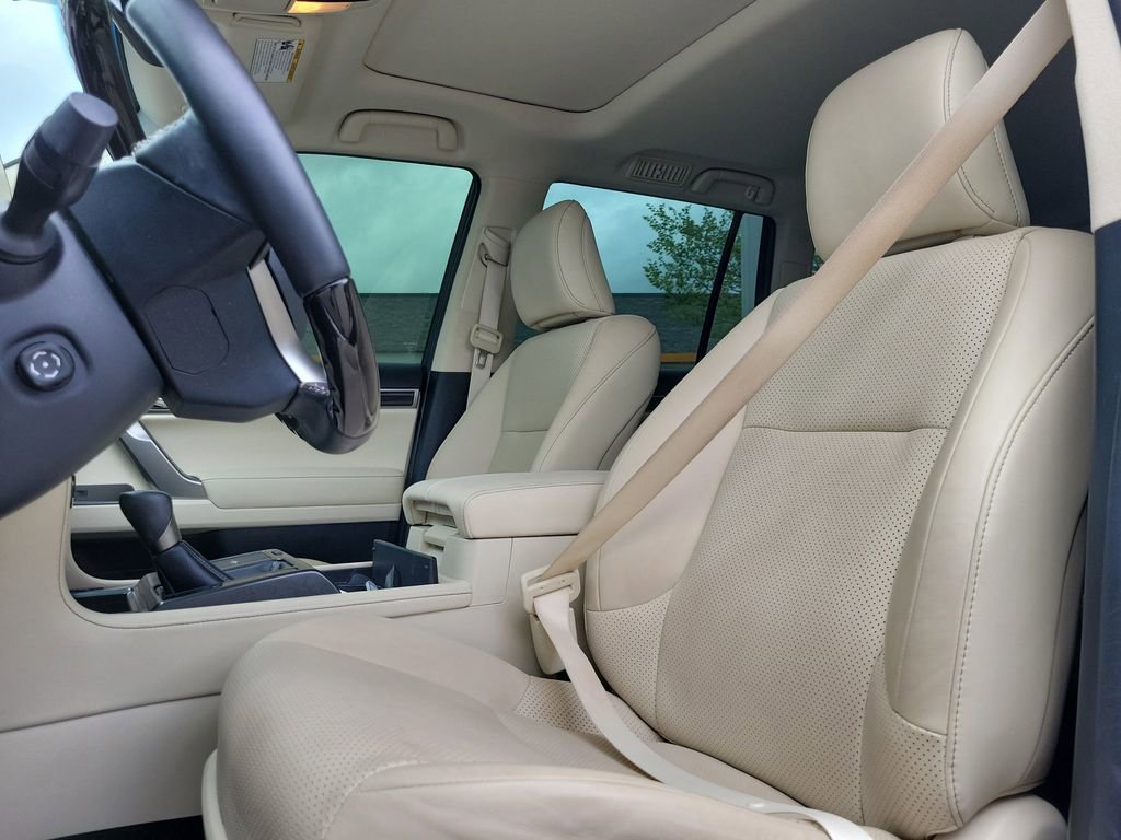 Used 2023 Lexus GX 460 Luxury w/ Accessory Package image 17