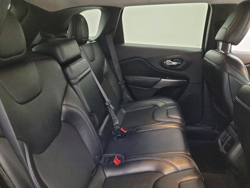 Used 2019 Jeep Cherokee Latitude Plus FWD image 19