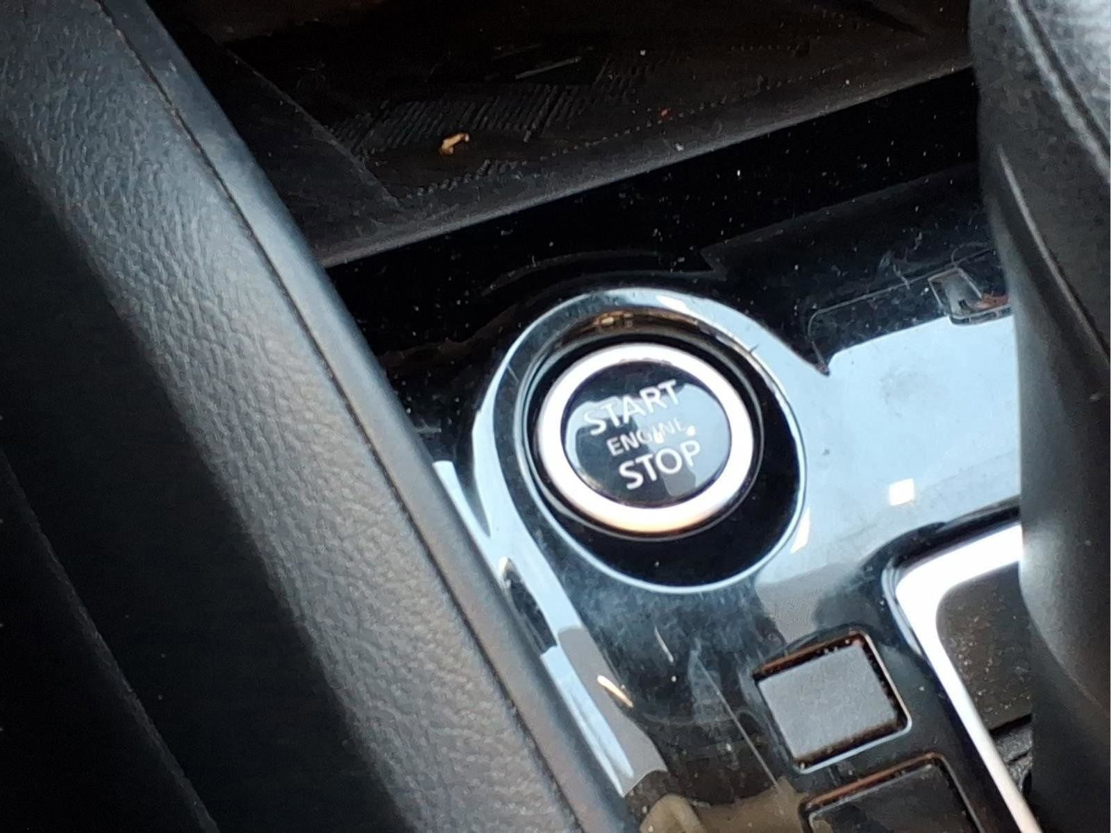 Used 2023 Nissan Versa SV image 11