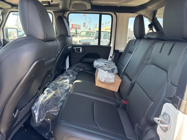 New 2025 Jeep Wrangler Unlimited Rubicon 4xe w/ Technology Group AWD/4WD image 13