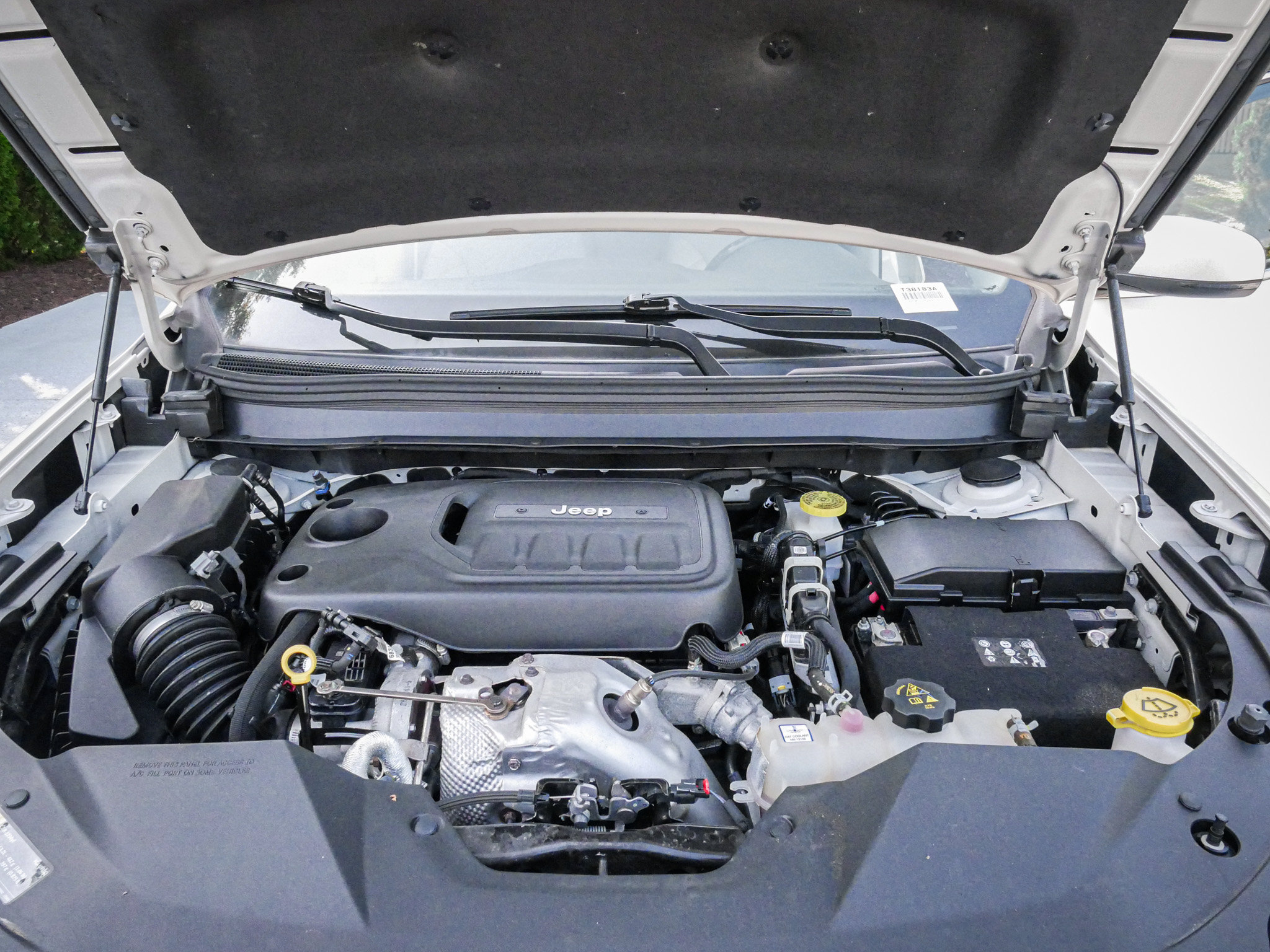 Used 2019 Jeep Cherokee Overland w/ Technology Group AWD/4WD image 34