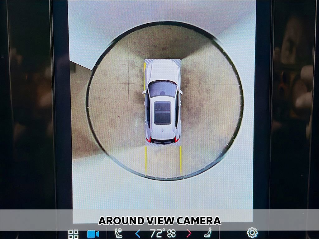 Used 2023 Volvo XC40 B5 Plus w/ Driver Assist Package image 4