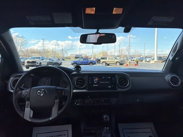 Used 2017 Toyota Tacoma TRD Sport w/ Tow Package (A/T) image 16