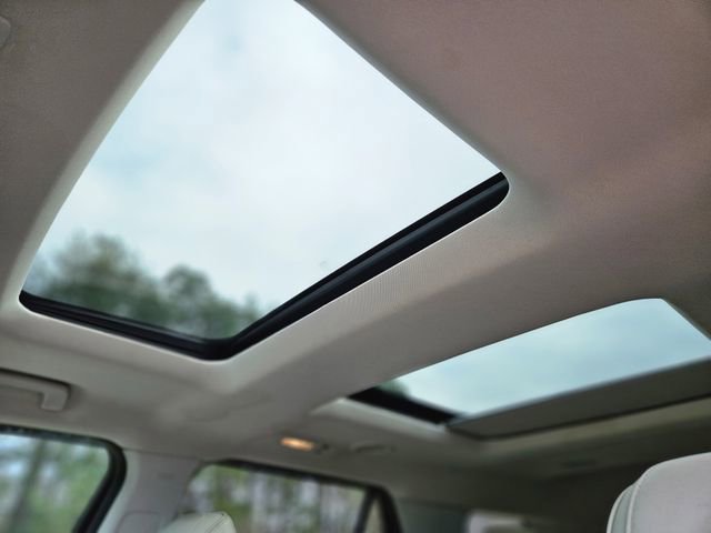 Used 2016 Ford Explorer Platinum image 27