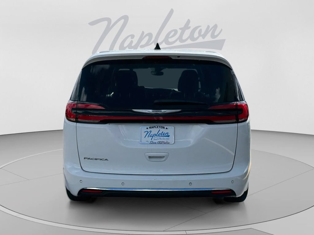 Used 2025 Chrysler Pacifica Select FWD image 4