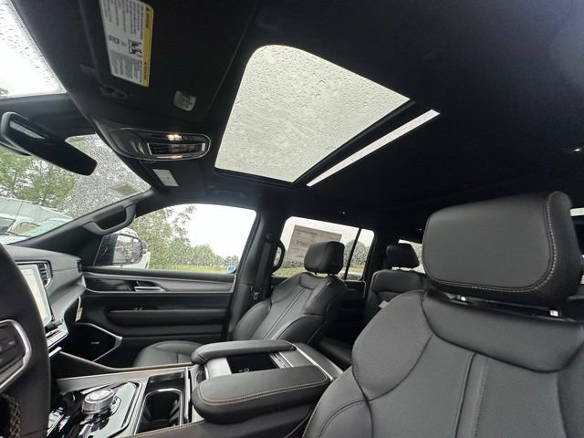 New 2026 Jeep Grand Wagoneer 4WD image 25