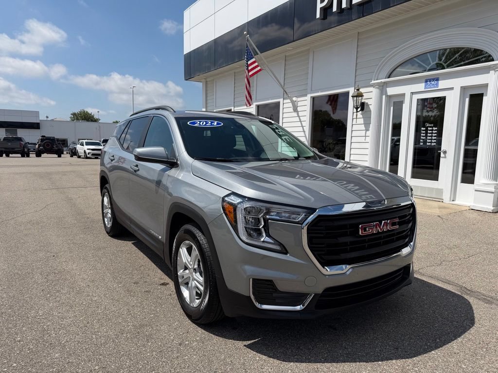 Certified 2024 GMC Terrain SLE w/ Driver Convenience Package FWD image 3
