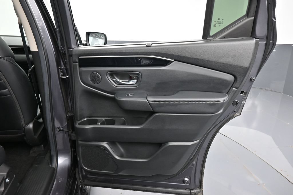Certified 2025 Honda Pilot Touring image 36