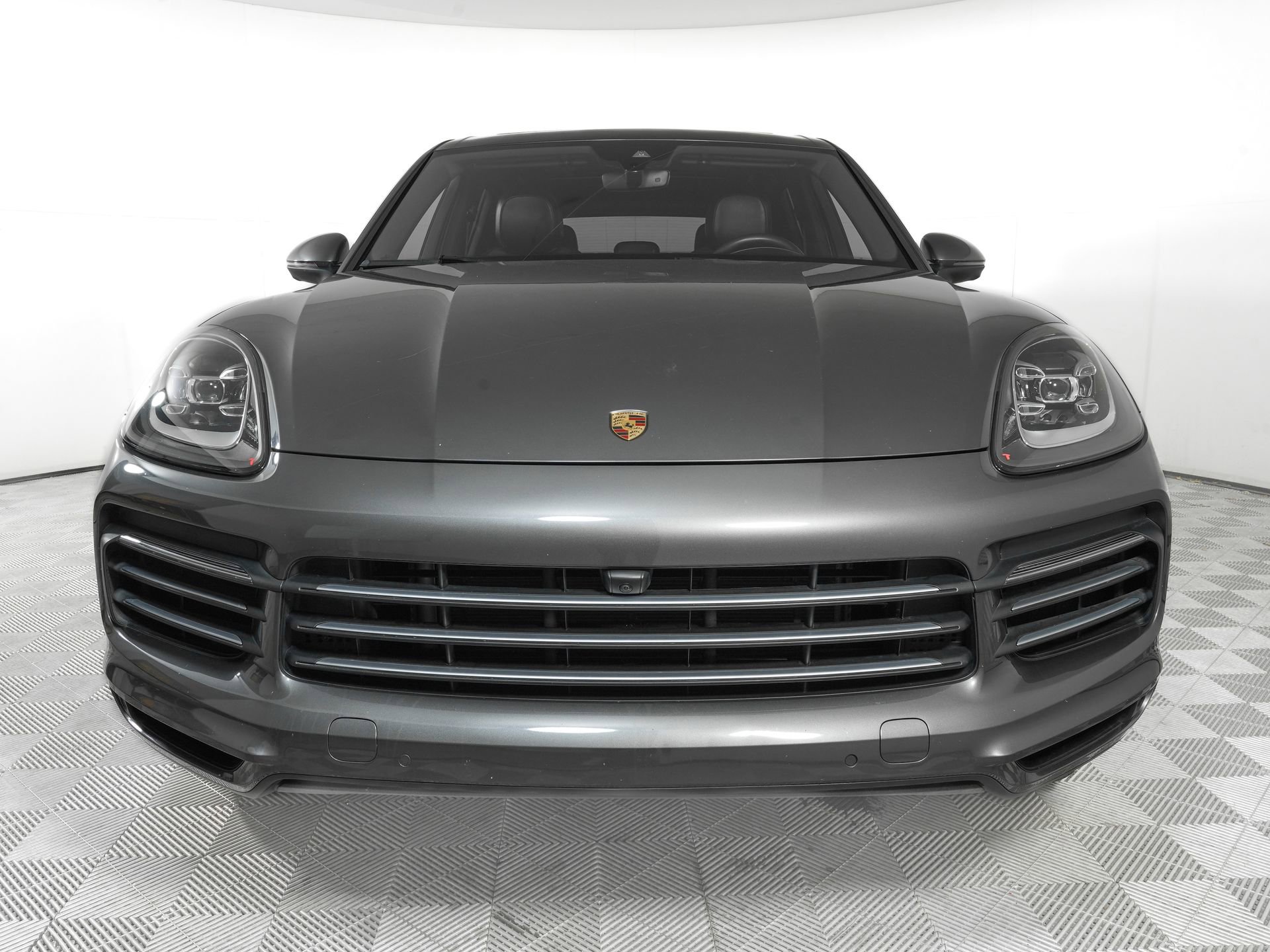 Used 2023 Porsche Cayenne image 2