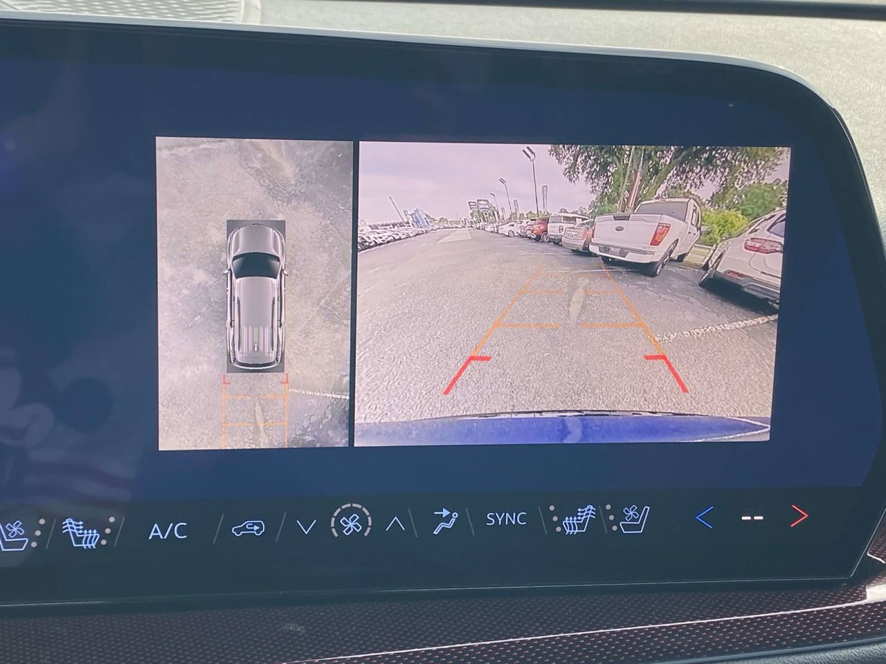 New 2027 Chevrolet Traverse RS FWD image 27