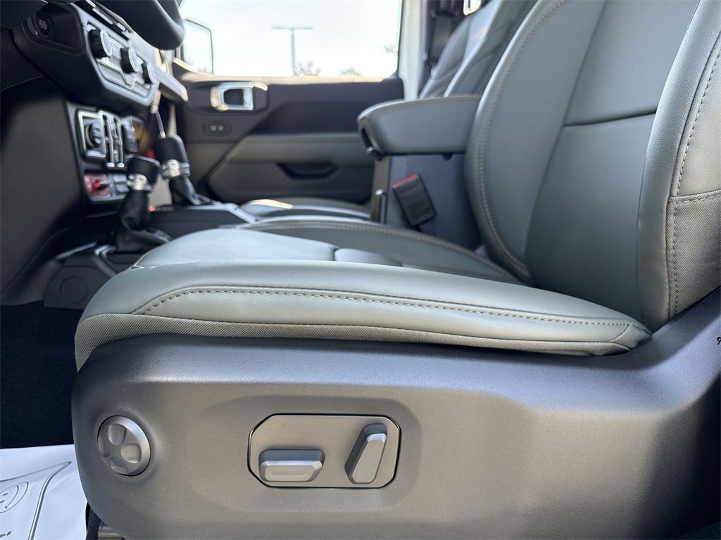 New 2025 Jeep Gladiator Mojave image 11