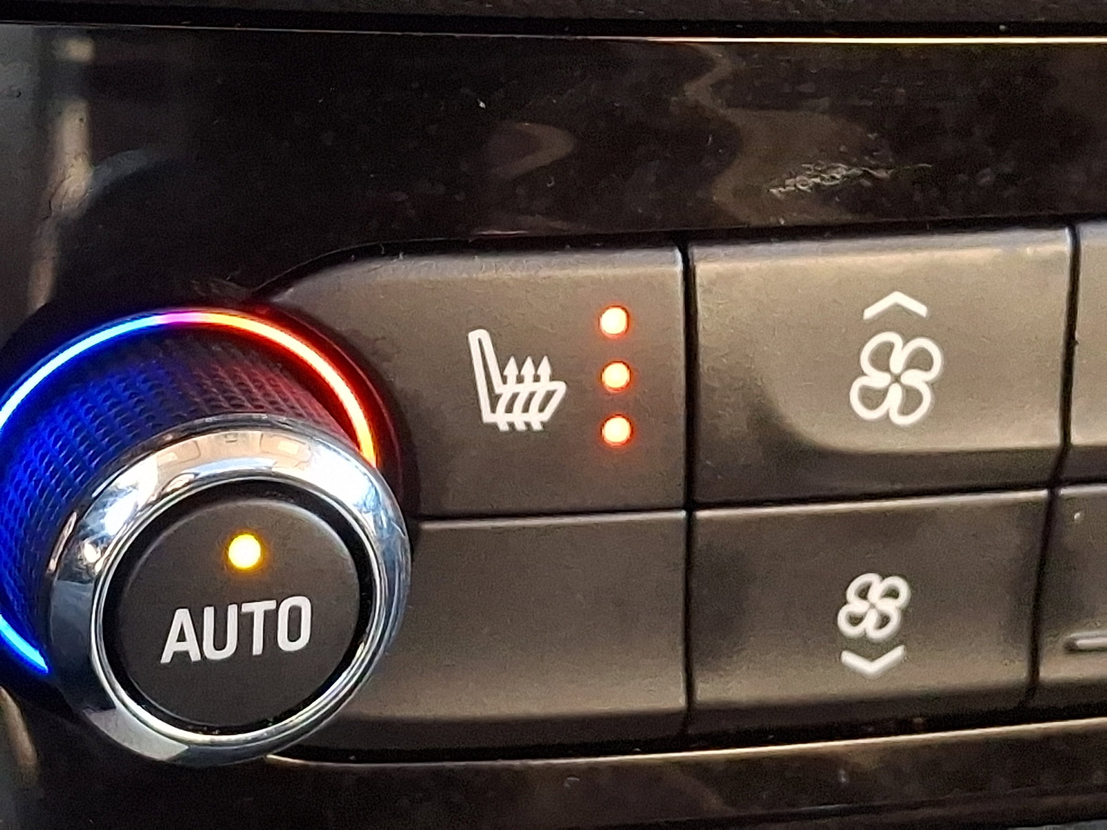 Used 2020 Buick Enclave Essence w/ Sound and Sites Package image 24