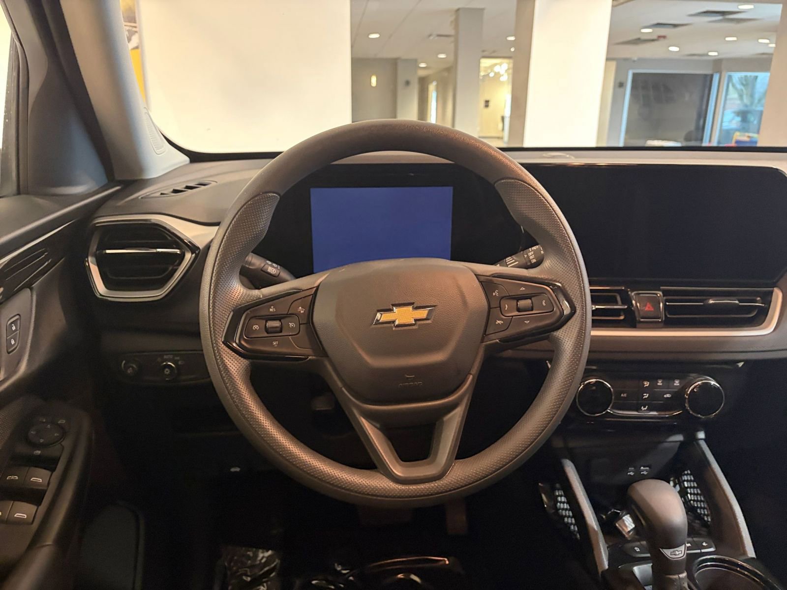 Used 2025 Chevrolet TrailBlazer LT image 32