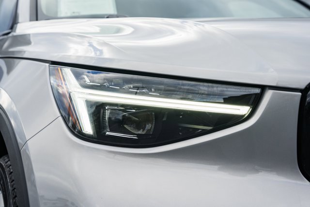 Used 2024 Volvo XC40 B5 Plus w/ Protection Package Premier image 14