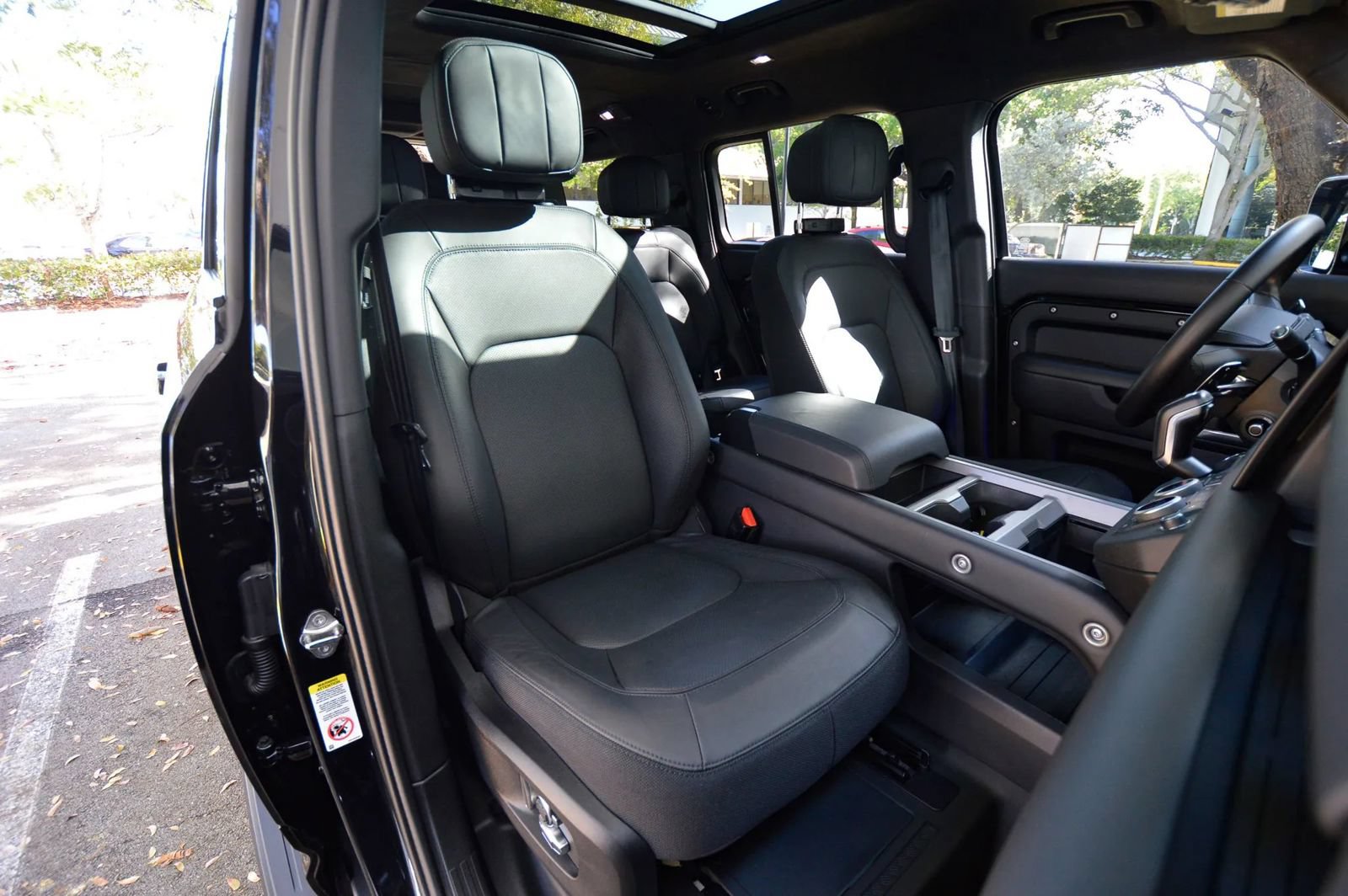 Used 2025 Land Rover Defender 130 V8 AWD/4WD image 56