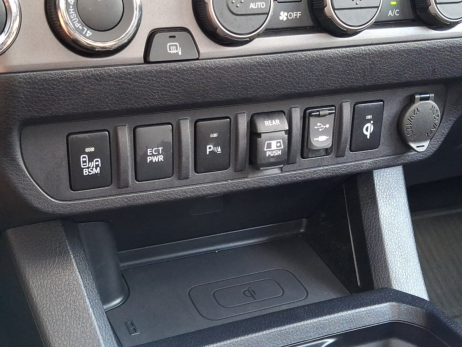 Used 2019 Toyota Tacoma TRD Sport w/ TRD Premium Sport Package AWD/4WD image 25