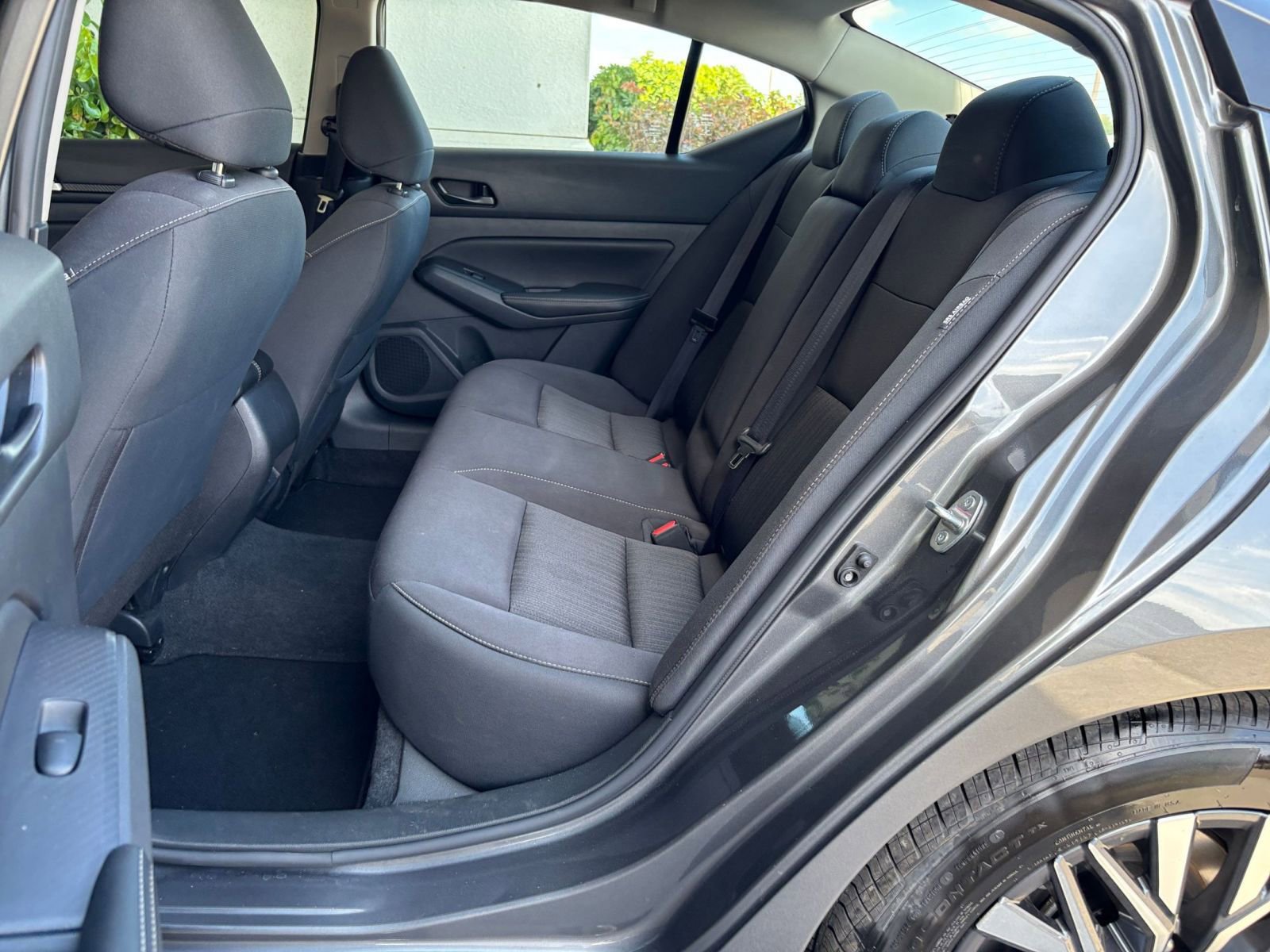 Used 2025 Nissan Altima 2.5 SV FWD image 38