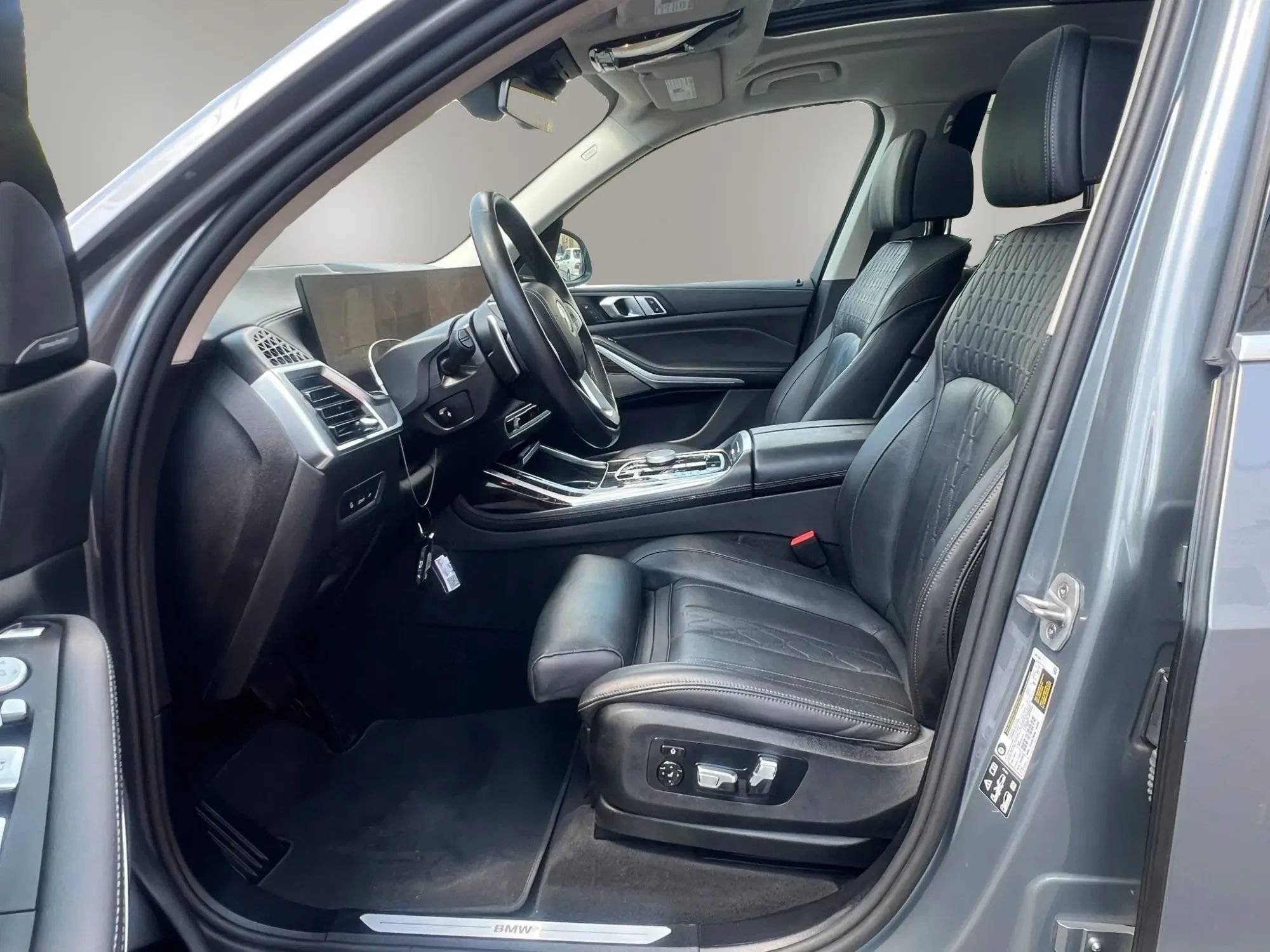 Used 2025 BMW X7 xDrive40i AWD/4WD image 31