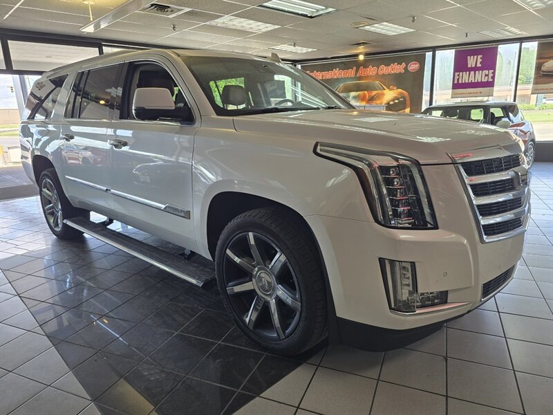 Used 2016 Cadillac Escalade ESV Premium AWD/4WD image 3